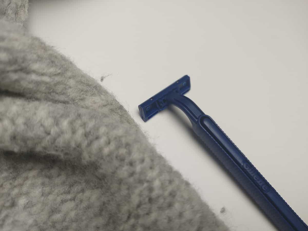 How Do You Remove Fuzz Balls from Alpaca Woolen Items? (Knitted